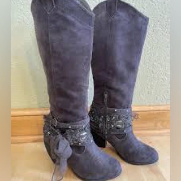 Not Rated Knee High Boots Grey Rhinestone Embellished Boots Size 6.5 - Picture 8 of 9